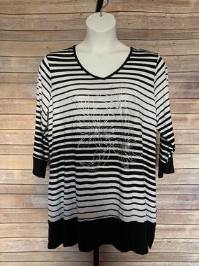 Avenue Black & White Striped V-Neck Top with Rhinestone  - Size 18/20